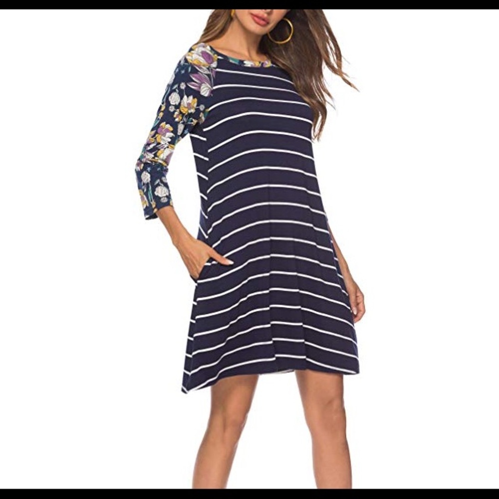 Dress with side pockets